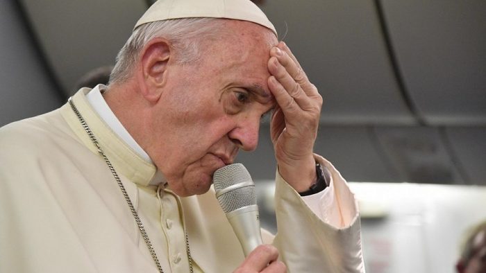 Papa busca aclarar posibles encubrimientos a Karadima en reunión con sacerdotes chilenos en Roma Papa busca aclarar posibles encubrimientos a Karadima en reunión con sacerdotes chilenos en Roma