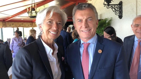 La sonrisa de Macri: el alivio argentino tras inédito préstamo del FMI La sonrisa de Macri: el alivio argentino tras inédito préstamo del FMI