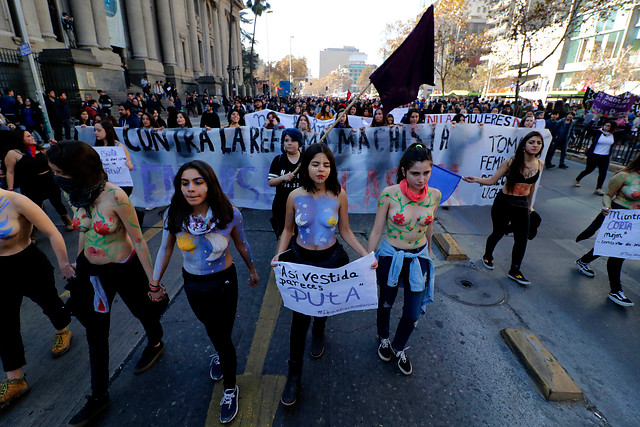 Movimiento feminista sigue rugiendo: logra nueva marcha masiva por la Alameda 