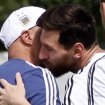 El frío saludo de Sampaoli a Messi en su cumpleaños