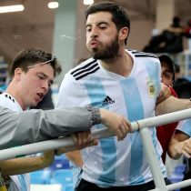 Hinchas argentinos agredieron y escupieron a Sampaoli en el estadio