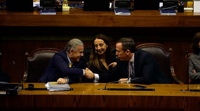 Derrota política del Frente Amplio en la Cámara: diputados aprueban cuestión previa y botan acusación constitucional contra Santelices Derrota política del Frente Amplio en la Cámara: diputados aprueban cuestión previa y botan acusación constitucional contra Santelices