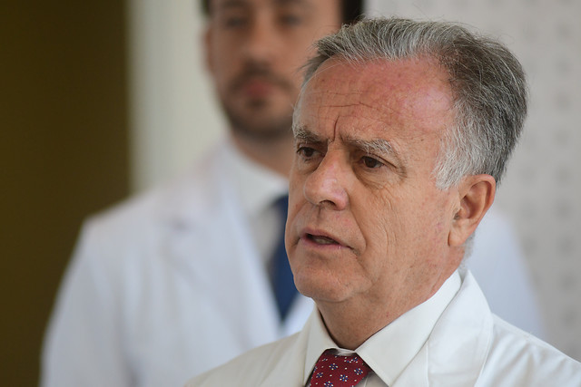 Ministro de Salud sobre los gases en Quintero: “Produce náuseas y vómitos, pero no implica una intoxicación” Ministro de Salud sobre los gases en Quintero: