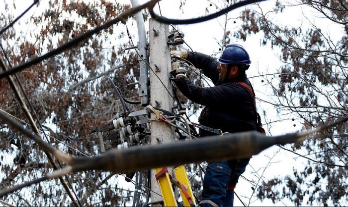 Avanza proyecto última milla para mejorar conectividad y comienza retiro de cables en desuso en el Maule
