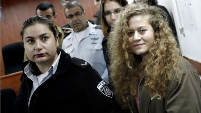 Liberan a Ahed Tamimi, la adolescente palestina que abofeteó a un soldado de Israel Liberan a Ahed Tamimi, la adolescente palestina que abofeteó a un soldado de Israel