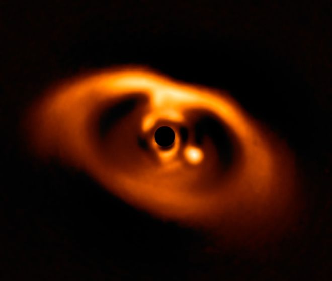 Fotografían por primera vez el nacimiento de un planeta Fotografían por primera vez el nacimiento de un planeta