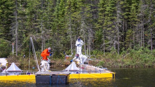 La razón por la que realizaron un vertido de petróleo deliberado en un lago de Canadá