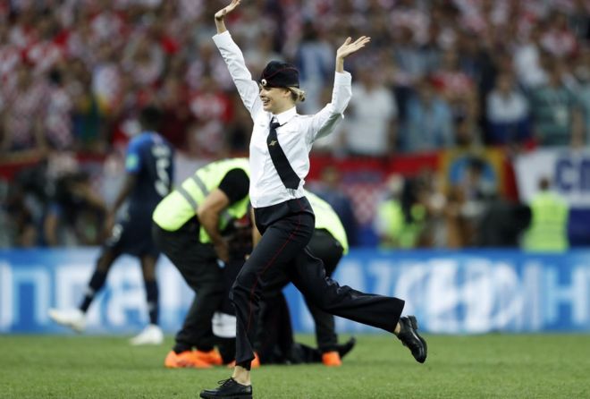 ¿Quiénes son las Pussy Riot, las personas que saltaron a la cancha durante la final del Mundial de Rusia? ¿Quiénes son las Pussy Riot, las personas que saltaron a la cancha durante la final del Mundial de Rusia?