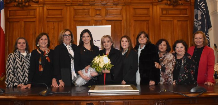 Matilde Burgos recibe el premio “Raquel Correa 2018” Matilde Burgos recibe el premio “Raquel Correa 2018”