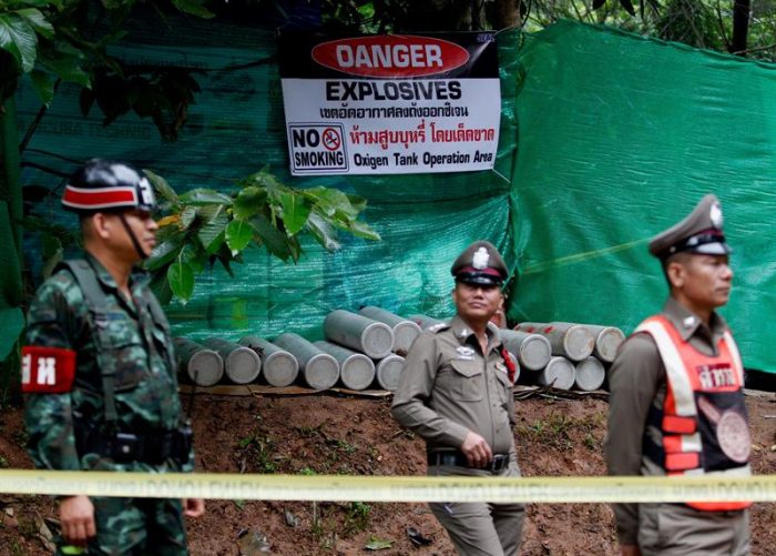 Horas claves: Seis niños dejan atrás la zona inundada de la cueva en Tailandia y son llevados a un hospital Horas claves: Seis niños dejan atrás la zona inundada de la cueva en Tailandia y son llevados a un hospital