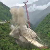 Colombia: así fue la espectacular demolición del puente Chirajara