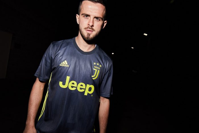 Cristiano Ronaldo y Juventus usarán una camiseta hecha 100% de plástico reciclado Cristiano Ronaldo y Juventus usarán una camiseta hecha 100% de plástico reciclado
