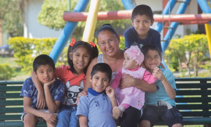 ¿Qué debemos asegurar como Estado y sociedad civil a los niños y sus familias? ¿Qué debemos asegurar como Estado y sociedad civil a los niños y sus familias?