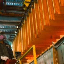 Calma en tensiones comerciales empujan al cobre casi 2% en la Bolsa de Metales de Londres