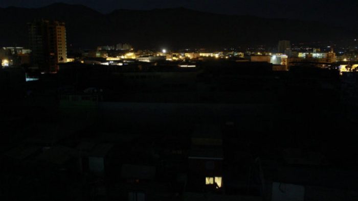 Al menos cuatro comunas son afectadas por un masivo corte de luz en Santiago Al menos cuatro comunas son afectadas por un masivo corte de luz en Santiago