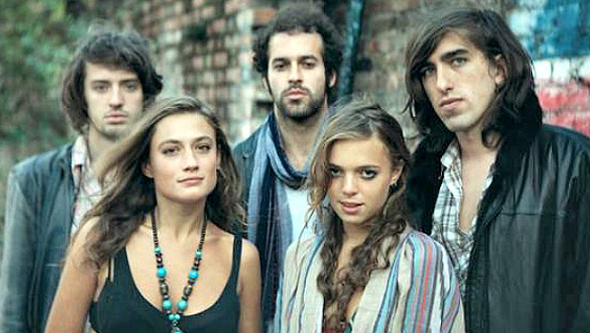 Música y política: banda Crystal Fighters afirma que “El brexit fue culpa de las mentiras de los medios” Música y política: banda Crystal Fighters afirma que “El brexit fue culpa de las mentiras de los medios”