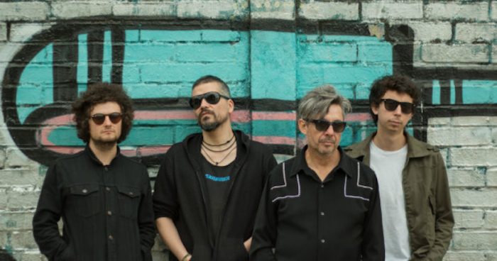 Emociones Clandestinas celebra 30 años de su icónico disco “Abajo en la costanera” Emociones Clandestinas celebra 30 años de su icónico disco “Abajo en la costanera”