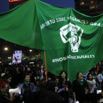 Cobarde ataque a mujeres en marcha por aborto libre: feministas emplazan al Gobierno