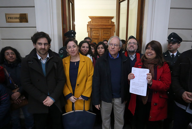 Más allá de la “teleserie Abbott”: las dos almas que chocan en el Frente Amplio Más allá de la
