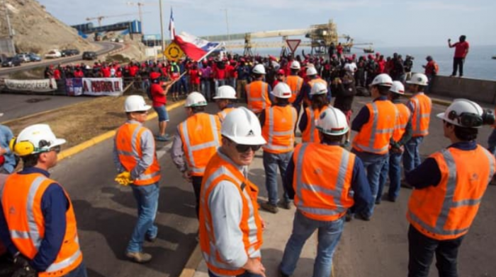 Sindicato de minera Escondida acuerda rechazar oferta de la empresa y se van a huelga Sindicato de minera Escondida acuerda rechazar oferta de la empresa y se van a huelga