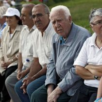 Senadores proponen que afiliados mayores de 60 años puedan retirar hasta $2 millones de la AFP
