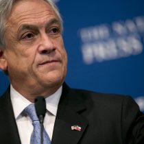 Análisis de Bloomberg: Piñera se lava las manos tras rebaja crediticia de Chile