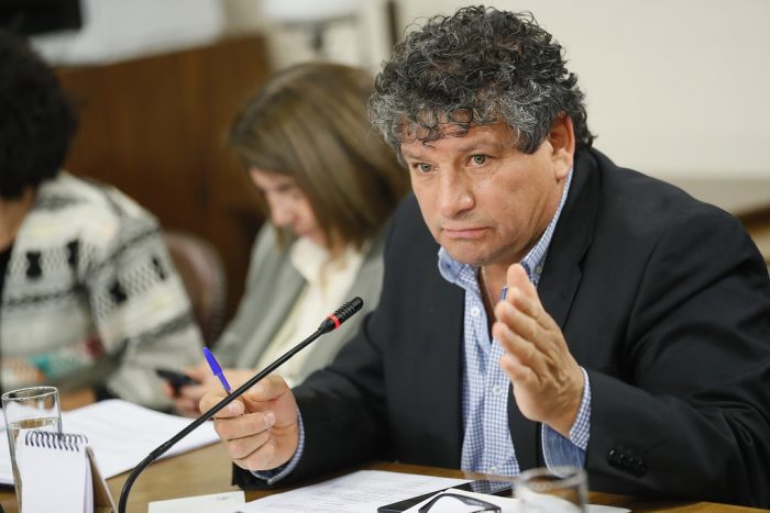 Diputado Alinco presentó recurso de protección contra Piñera por contaminación en Aysén Diputado Alinco presentó recurso de protección contra Piñera por contaminación en Aysén