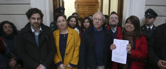 Abbott en manos de la Corte Suprema: Con Beatriz Sánchez y sin RD piden la remoción del Fiscal Nacional Abbott en manos de la Corte Suprema: Con Beatriz Sánchez y sin RD piden la remoción del Fiscal Nacional
