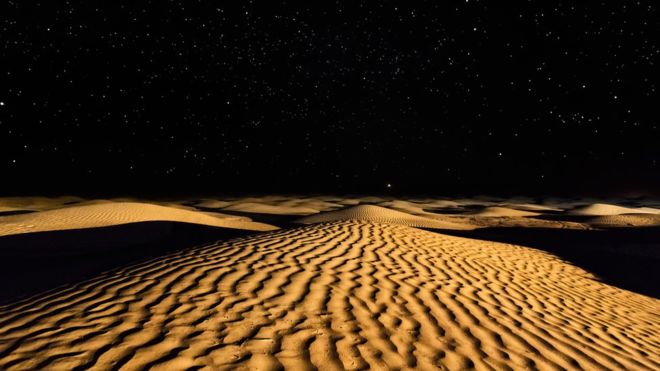 ¿Hay realmente más estrellas en el Universo que granos de arena en todas las playas del mundo como dijo Carl Sagan?