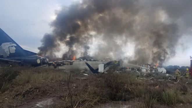 “El milagro de Durango”: cómo lograron sobrevivir las 103 personas que iban a bordo del avión AM2431 accidentado en México