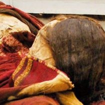 El sorprendente hallazgo de dos momias incas envueltas en trajes con un polvo tóxico en Chile