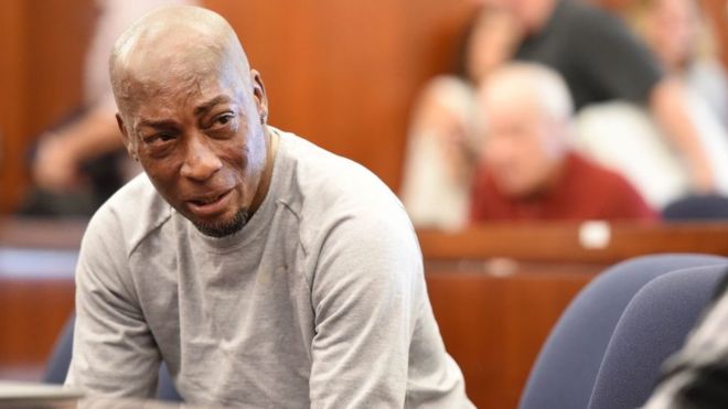 El jardinero con cáncer terminal que ganó a Monsanto una demanda por US$289 millones El jardinero con cáncer terminal que ganó a Monsanto una demanda por US$289 millones