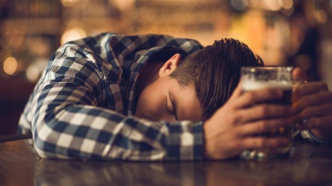 Pancreatitis aguda por alcohol: cuando el páncreas te avisa de que te pasaste de la raya Pancreatitis aguda por alcohol: cuando el páncreas te avisa de que te pasaste de la raya