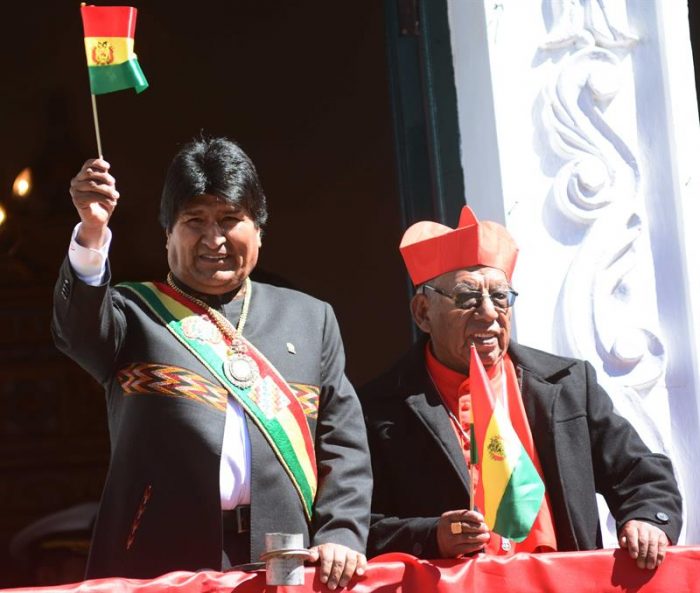 Escándalo en Bolivia: roban medalla y banda presidenciales porque el custodio andaba en un prostíbulo Escándalo en Bolivia: roban medalla y banda presidenciales porque el custodio andaba en un prostíbulo