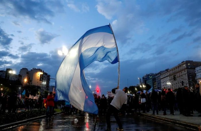Análisis: El gobierno argentino cometió errores graves, pero no hay riesgo de repetir la crisis de 2001 Análisis: El gobierno argentino cometió errores graves, pero no hay riesgo de repetir la crisis de 2001