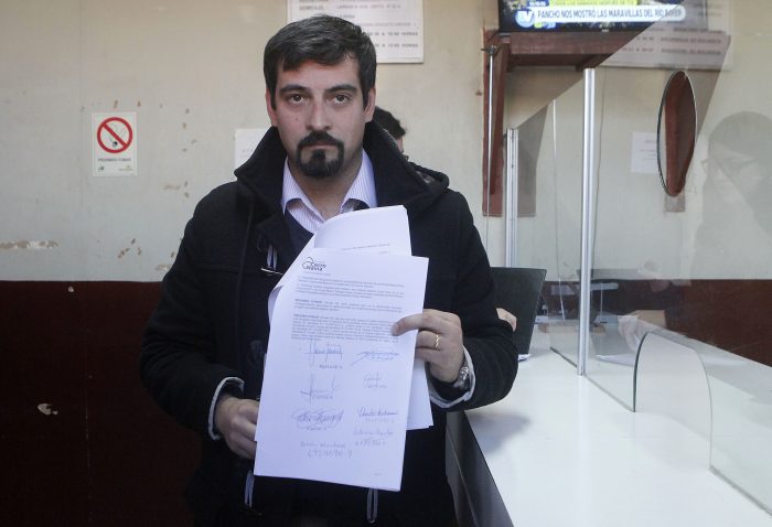 Alcalde de Cerro Navia rechaza medida en torno al uso de armas en La Reina Alcalde de Cerro Navia rechaza medida en torno al uso de armas en La Reina