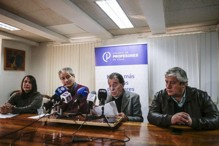 Hay profesores y profesores: discriminan a casi 3 mil docentes y no les dan acceso al Bono de Reconocimiento Profesional Hay profesores y profesores: discriminan a casi 3 mil docentes y no les dan acceso al Bono de Reconocimiento Profesional