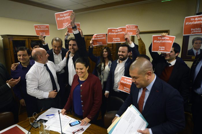 Comisión de Salud aprueba idea de legislar sobre proyecto de ley de eutanasia Comisión de Salud aprueba idea de legislar sobre proyecto de ley de eutanasia