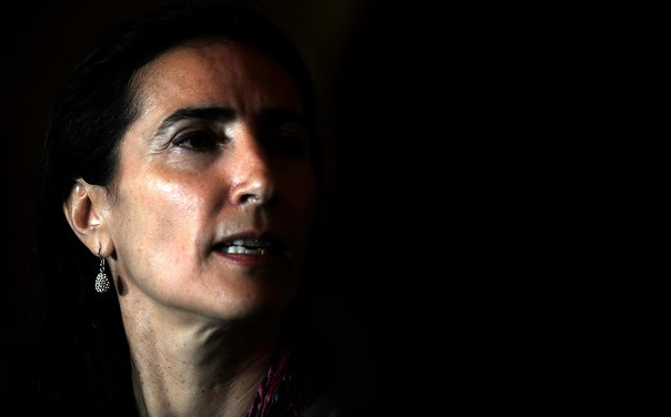 El precario equilibrio de Carolina Schmidt tras su gestión en la crisis ambiental de Quintero y Puchuncaví El precario equilibrio de Carolina Schmidt tras su gestión en la crisis ambiental de Quintero y Puchuncaví