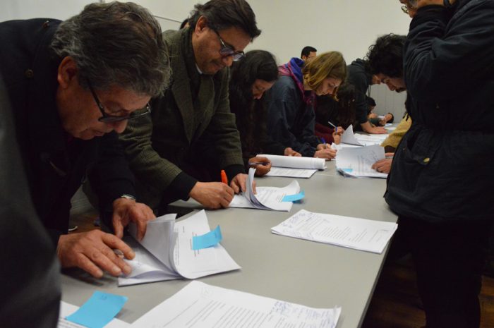 Rector firma acuerdo con estudiantes y pone fin a toma en UPLA Rector firma acuerdo con estudiantes y pone fin a toma en UPLA