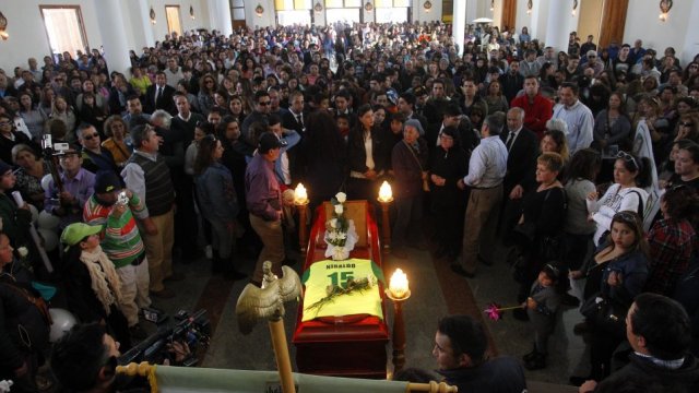 Recorrió varios de sus colegios: Multitudinaria despedida al profesor Nibaldo Villegas Recorrió varios de sus colegios: Multitudinaria despedida al profesor Nibaldo Villegas
