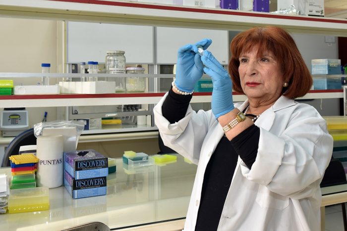 Estudian nuevas mutaciones genéticas del cáncer de mamas en 600 familias chilenas