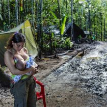Mujeres en un entorno de conflicto: las fotografías de Catalina Martín-Chico en el MAC