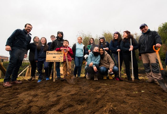 Fundación Huinay realiza jornada de reforestación de especies nativas en escuela de Hornopirén Fundación Huinay realiza jornada de reforestación de especies nativas en escuela de Hornopirén