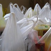 Lo que hay que saber sobre la nueva ley que prohibe la entrega de bolsas plásticas en el comercio
