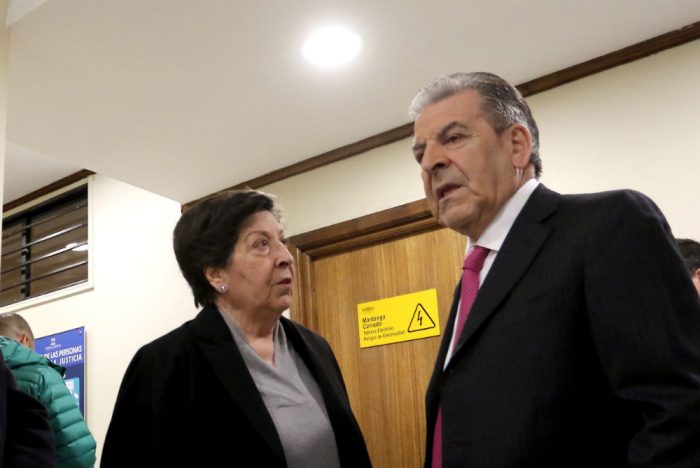 Caso Castillo: Carmen Frei evita polemizar por silencio del ex Presidente y dice que no es portavoz de su hermano Caso Castillo: Carmen Frei evita polemizar por silencio del ex Presidente y dice que no es portavoz de su hermano