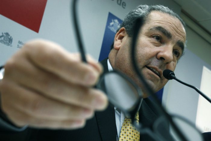 Aumenta la presión sobre Castillo: Comisión de Salud lo “veta” y el PS también exige su salida Aumenta la presión sobre Castillo: Comisión de Salud lo “veta” y el PS también exige su salida
