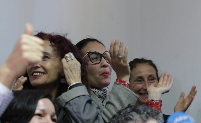 Mundo de la cultura proclama: “Rojas no renunció ni lo echó Piñera. Lo sacamos nosotros” Mundo de la cultura proclama: “Rojas no renunció ni lo echó Piñera. Lo sacamos nosotros”