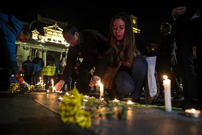 Decenas de personas realizan velatón en Catedral Metropolitana contra casos de abuso sexual en la iglesia Decenas de personas realizan velatón en Catedral Metropolitana contra casos de abuso sexual en la iglesia