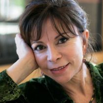 Isabel Allende, la primera autora en español que recibe el Premio Nacional de Literatura de EEUU